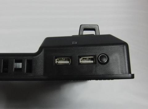USB電源供給ポートとスイッチ