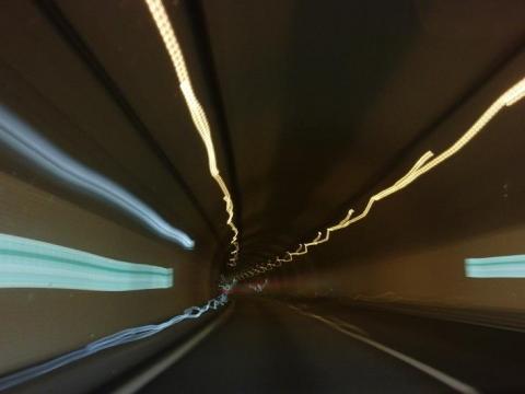 走行中のトンネル