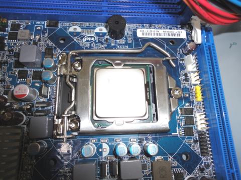 7.カバーを止めます。