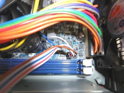 11.マザーボードの電源を接続します。(2×12PIN)