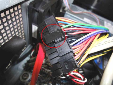 25.このラッチ(赤丸)と