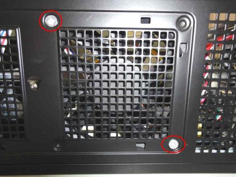 31.ねじを取り外してファンを外します。