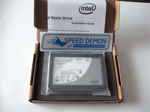 SSDとシールと説明書