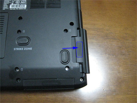 HDD装着箇所をスライドさせる