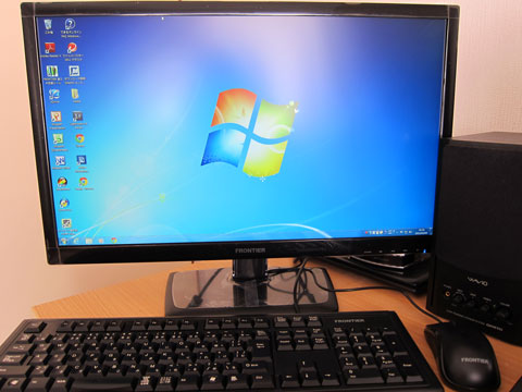 付属23型ワイドノングレア液晶とキーボードとマウス