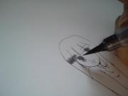 1本ずつ筆ペンで線を入れていく。ミスは許されない……!