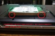 固定金具とHDDを固定しているネジを4本外します