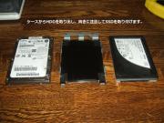 ケースからHDDを取り出します