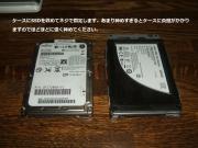 ケースにSSDを入れてネジを締めます