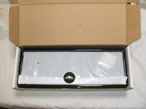 中に入っていた箱を開けると本体が袋に入って収められています。