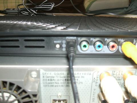 最後に電源を接続します。