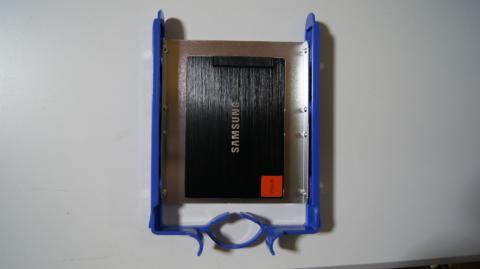 さらにマウンターを取り付け用のアダプターに取り付けます