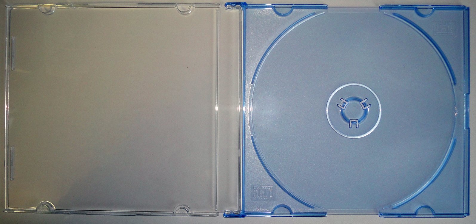薄型プラケースのブルー版 - サンワサプライ DVD・CDケース(ブルー) FCD-U50BLNのレビュー | ジグソー | レビューメディア