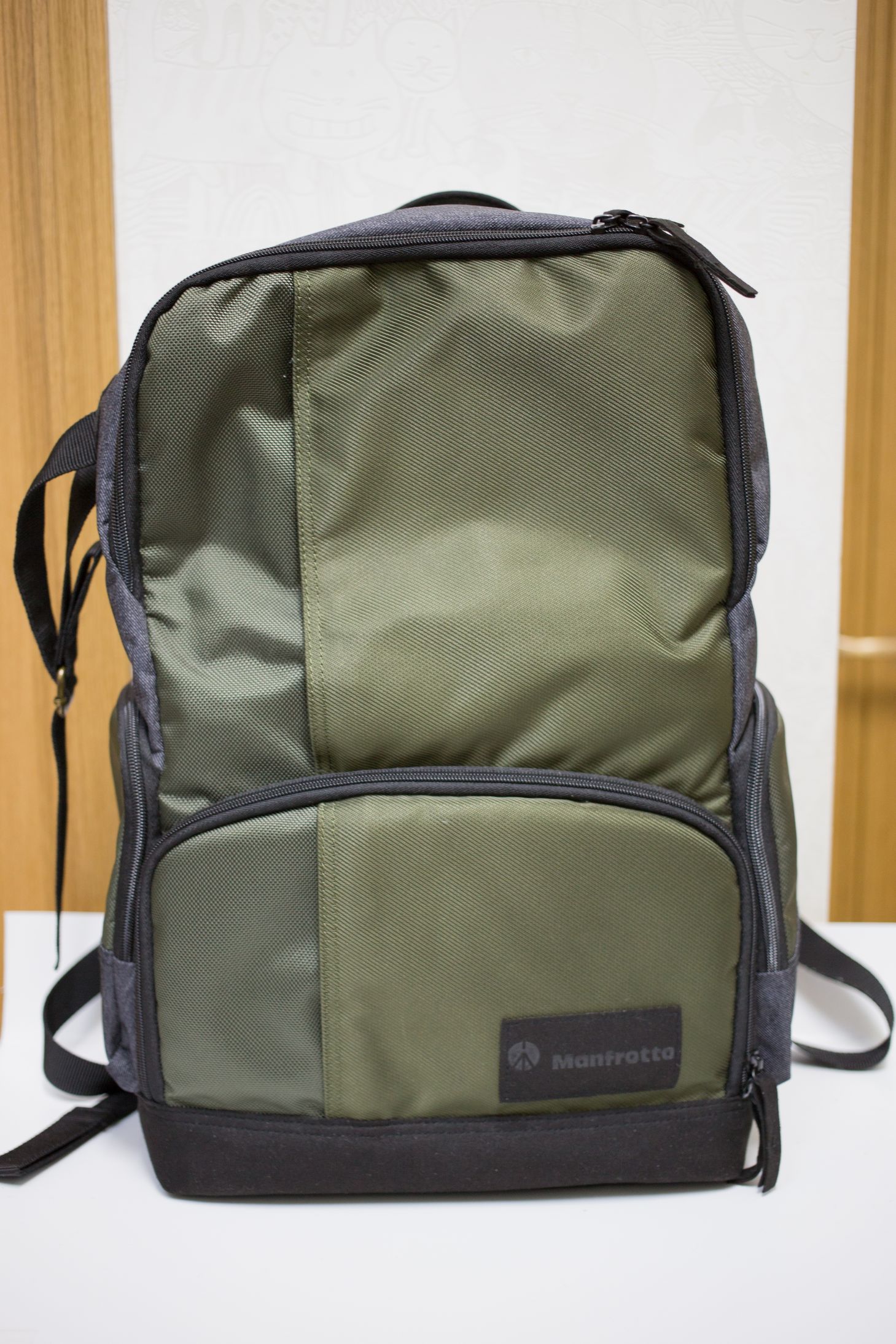 普段使いのカメラバッグ その2 Manfrotto カメラリュック Streetコレクション 12l 15インチpc収納可 三脚取り付け可 撥水素材 カーキ Mb Ms Bp Igrのレビュー ジグソー レビューメディア