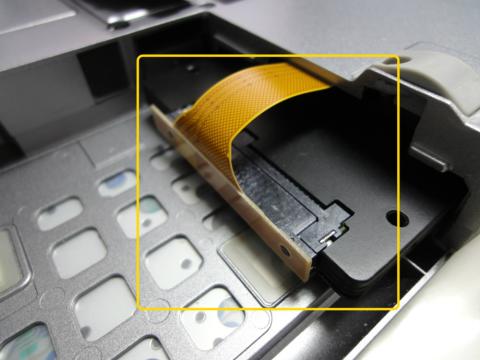 7.途中まで差し込んだらテレカを外して、端子を接続します。_2