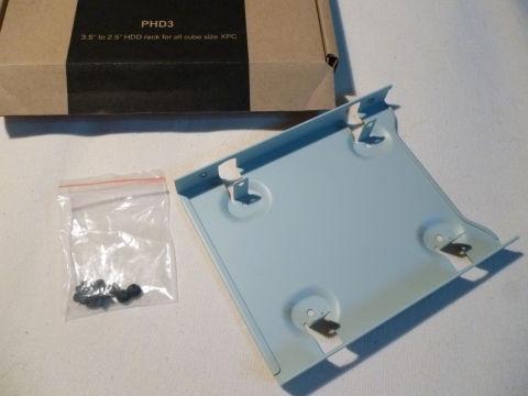 3.5インチ変換マウンター「PHD3」と取付ねじ(他に説明書あり)