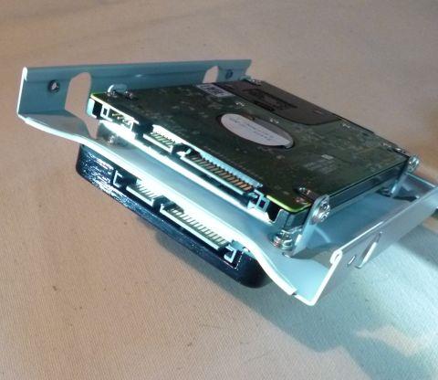 2.5インチドライブ2台で3.5インチドライブスペース一つでOK