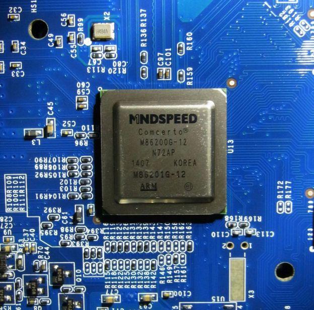 高性能とは言ってもファンはおろか放熱フィンすらついていないので低発熱のCPU。