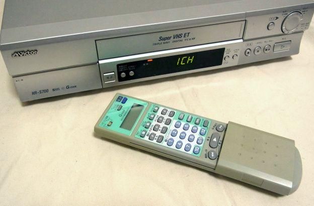 Vhs規格制定社の意地 偉大なる普及機hr S700 Victor Hr S700 スーパーvhsビデオ Premium Vintage のレビュー ジグソー レビューメディア