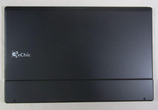 裏側もシンプルで好感持てる。