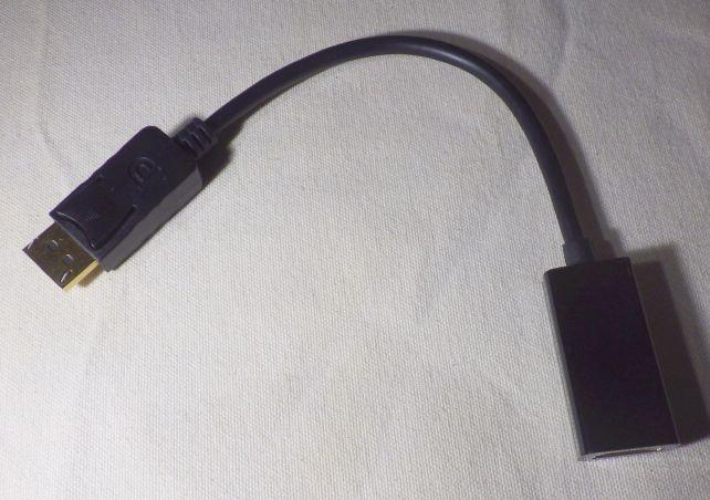 AのよりHDMIジャック側はかなり小さい