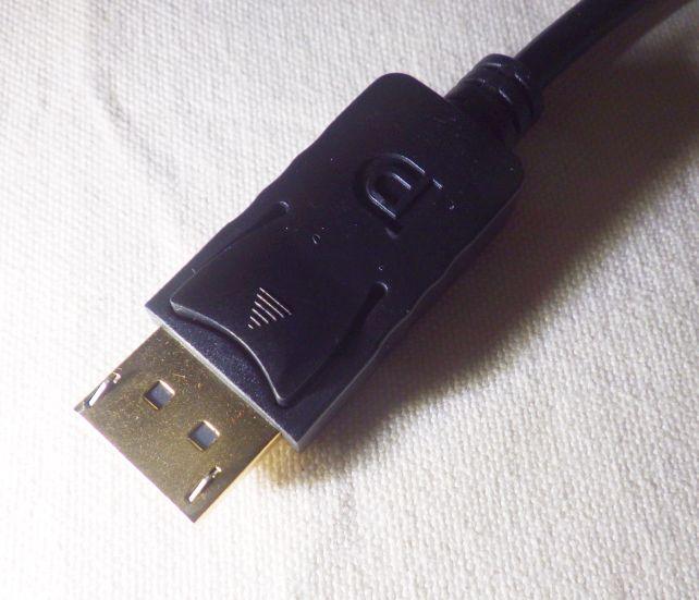 DisplayPort側にはきちんとロックがついている