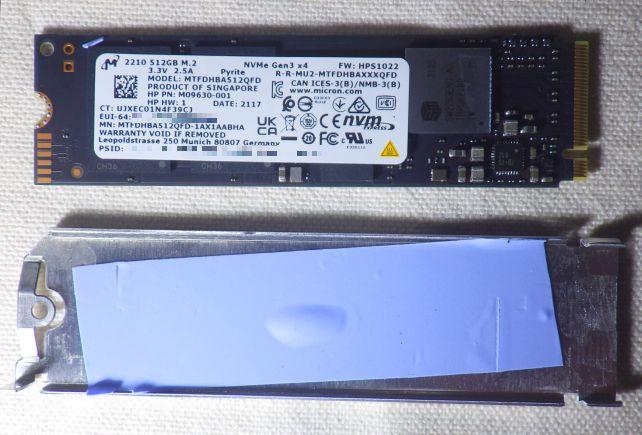 熱伝導シリコンシートは接着力が弱いので、簡単に外せる