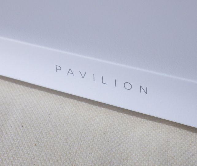 閉じたときには、ヒンジ部分に「PAVILION」のペットネームが