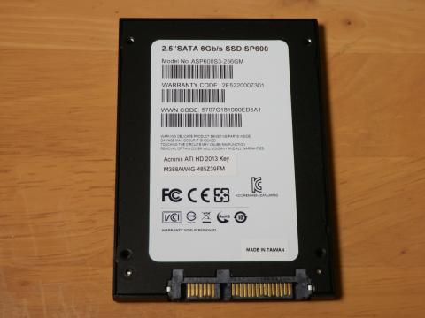 ADATA SSD 裏