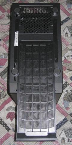 このように前方に引き出し取り外し、清掃等ができます。