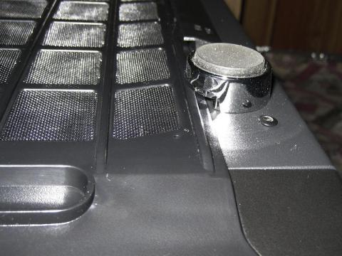 インシュレーターはオーディオッチックでいいですね。