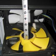 CPUクーラーからサイドパネルの端までの空間は5.5センチです、