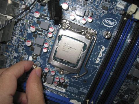 バックプレートかり止め。