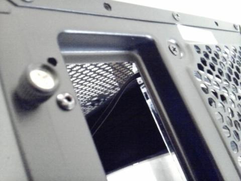 加工精度が美しいバックパネル付近です