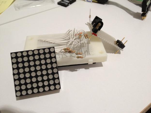 このマトリクスLEDには難儀、小さいブレッドでは厳しい