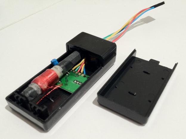 基板剥き出しもアレなので...ケースに入れてみました!