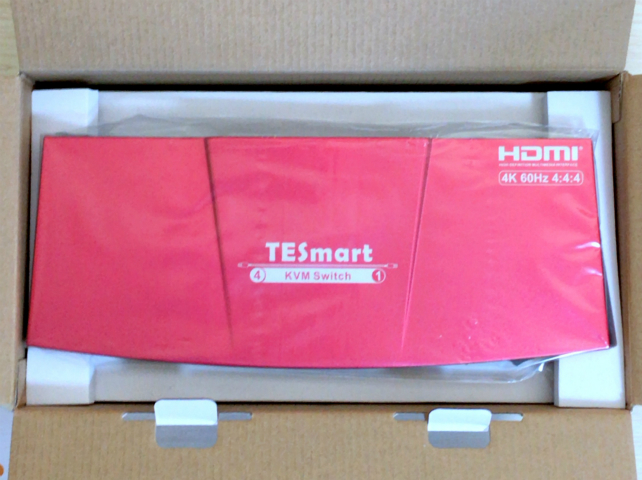 選ぶなら 当然 赤のkvm Tesmart 4k 60hz Hdr Hdmi 2 0 スイッチ Tesmart 4k 60hz Hdr Hdmi 2 0 スイッチ 4ポートkvmスイッチ 60 Hz Hdmi付き 4x1用の複数のポート Com Plete Usb対応ケーブル 最大 4台のコンピュータ サーバ Dvrを制御 リモート