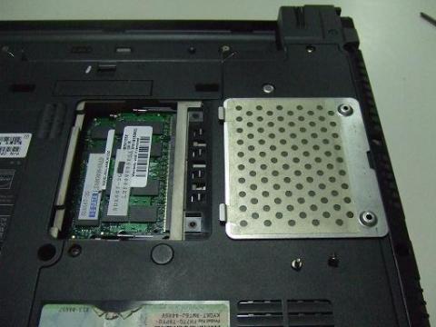メモリカバーを外した
