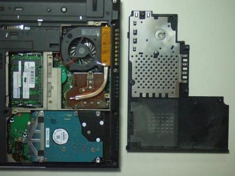 上に持ち上げて外す