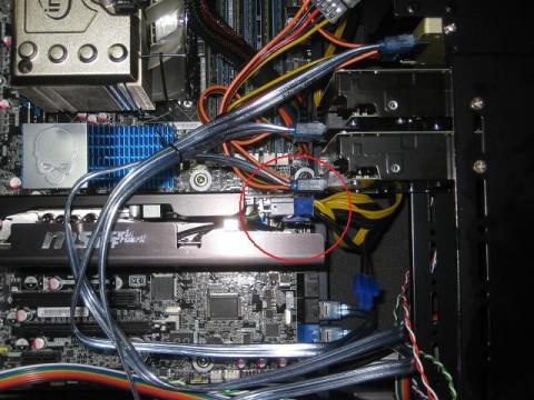 ビデオカードとHDDのギリギリの距離