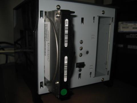 1本のHDDを入れよう