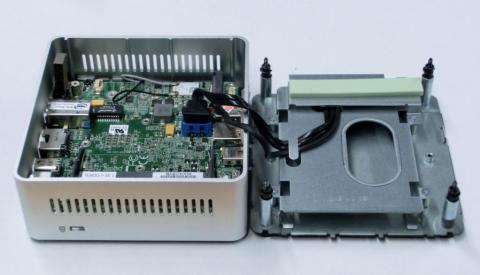 底面カバーを開けたところ