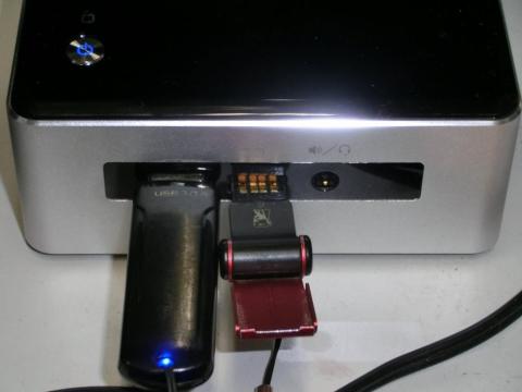 前面の二つのUSB3.0ポートの間隔