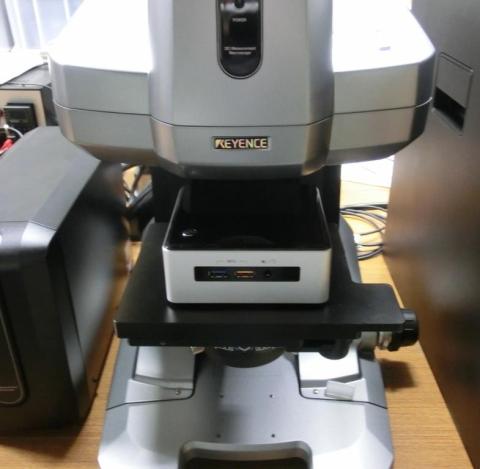 マクロスコープの測定ステージに乗るほど小さなNUC