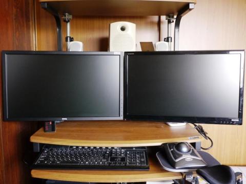 モニタアーム取り付け後