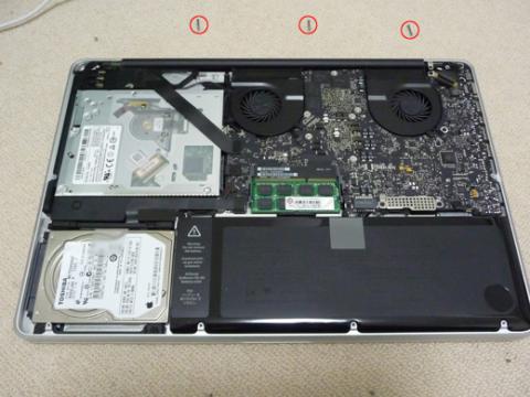 赤丸の3カ所だけネジが長いので、位置を忘れないようにネジは保管します。