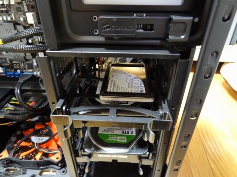 SSDを取り付ける