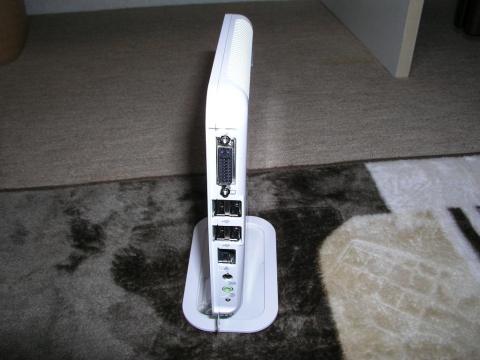 DVIコネクタから薄さが判るだろうか?