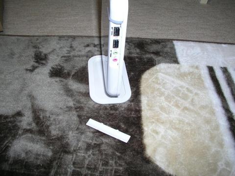 フロントパネルを外したところ。パネルは分離式。