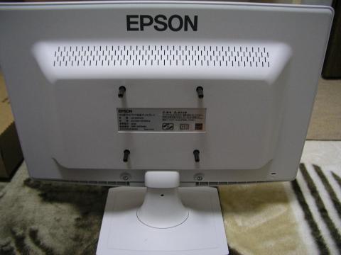 まず、六角スペーサーをVESA用のねじ穴に取り付ける。